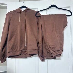 Women’s brown sweat-set size medium